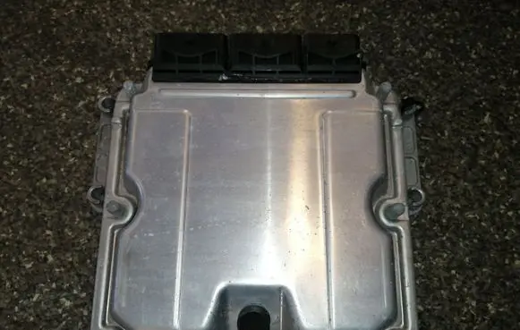 Renault Trafic II (X83) Engine control unit/module 0281010632