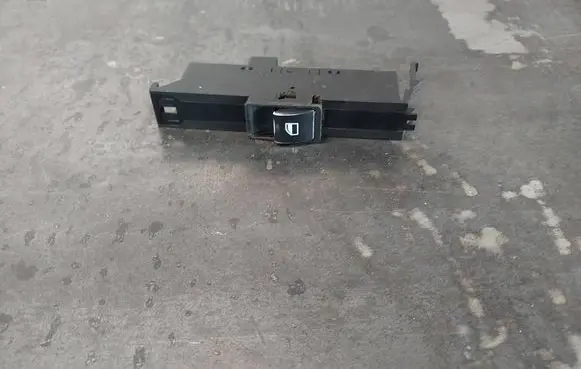 BMW 3 E46 Electric window control switch 8381511 61318381511
