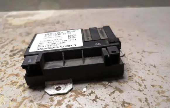 Mercedes-Benz C W204 Fuel injection pump control unit/module A2215401601 ZGS001Q001 A2215401701