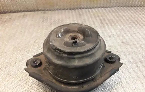 Mercedes-Benz R W251 Engine mount bracket 2512402717