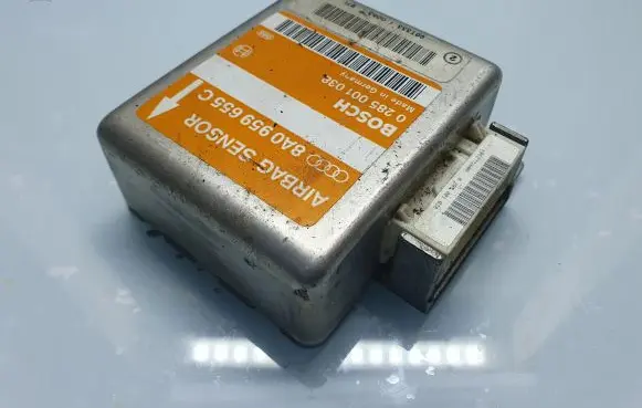 Audi A4 S4 B5 8D Airbag control unit/module 8A0959655C 0285001038