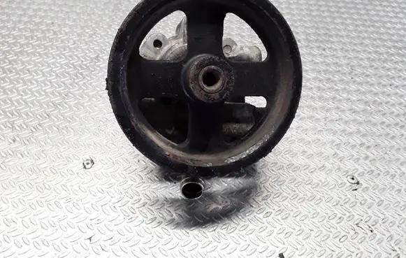 Toyota Avensis T220 Power steering pump