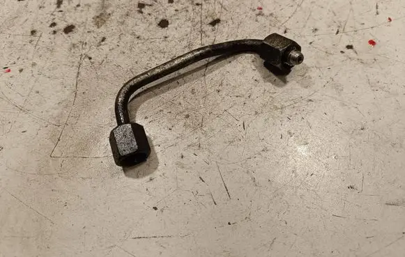Audi SQ7 Fuel injector supply line/pipe 