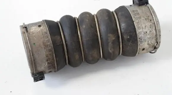 BMW 5 GT F07 Intercooler hose/pipe 8513451