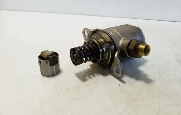 Skoda Superb B6 (3T) Fuel injection high pressure pump 06J127025G