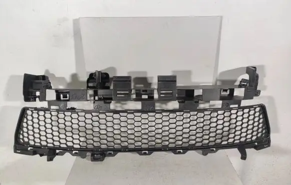 Dacia Sandero Front bumper lower grill 622544633R