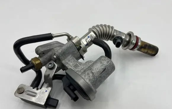 Ford Kuga III EGR valve LX6E9D475A LX6E9E470AB