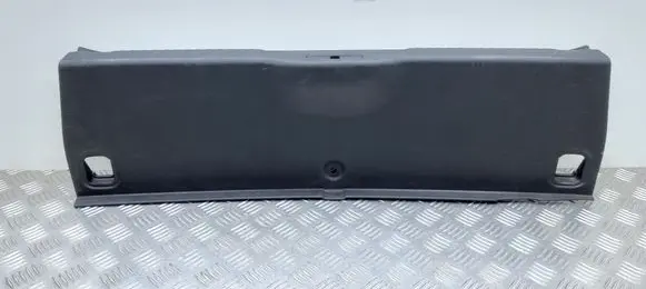 Trunk/boot sill cover protection