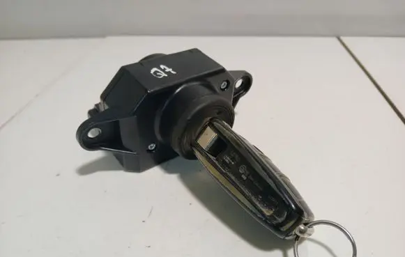 Audi Q7 4L Ignition lock 4F0909131