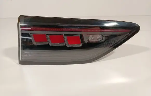 Volkswagen Golf VIII Tailgate rear/tail lights 5H0945307D 721190005 5H0945307