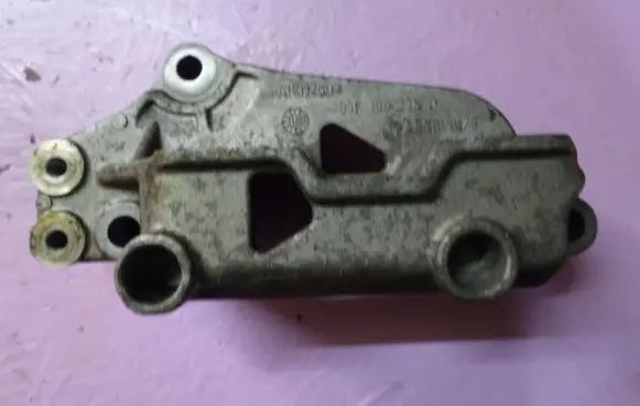 Volkswagen Tiguan Engine mounting bracket 03F199275D