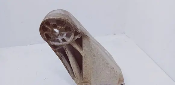 Volkswagen Touareg I Engine mounting bracket 022199308