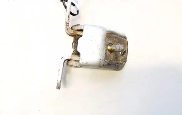 Nissan Almera Tino Tailgate/trunk/boot hinge