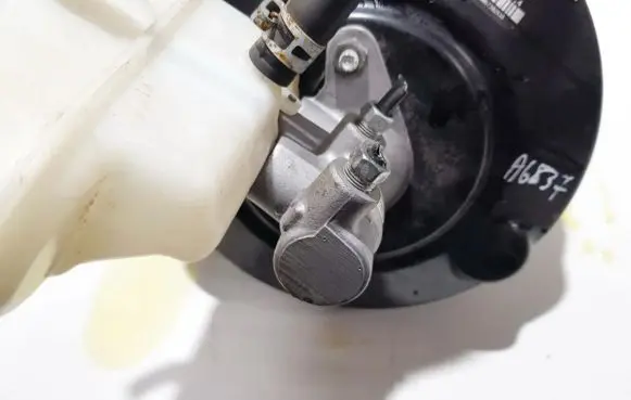 Toyota Yaris Master brake cylinder