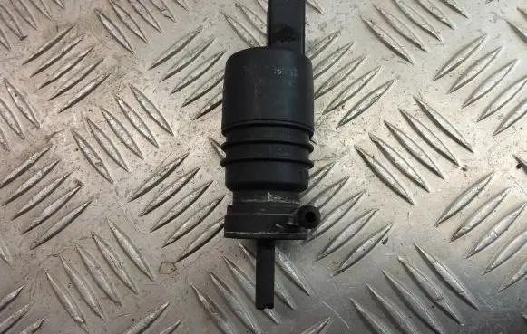 BMW 5 F10 F11 Windscreen/windshield washer pump 8362154