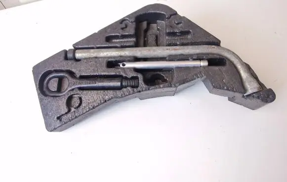 Audi Q7 4L Tool set 4L0012113E 1T0805615A