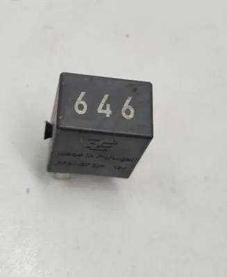 Volkswagen PASSAT B8 Other relay 4H0951253C V23374A1001X00