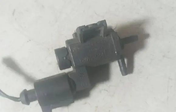 Volkswagen PASSAT B6 Turbo solenoid valve 037906283D