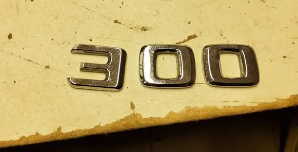 Mercedes-Benz E W124 Manufacturers badge/model letters 