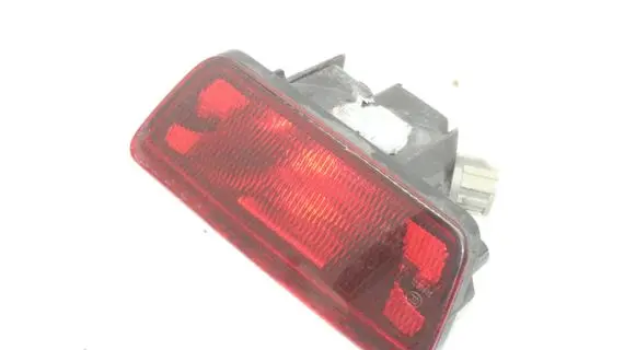 Nissan Leaf I (ZE0) Third/center stoplight