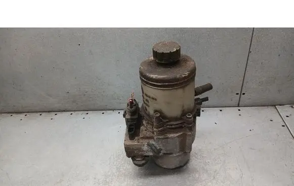 Volkswagen Polo Power steering pump 6Q0423371A