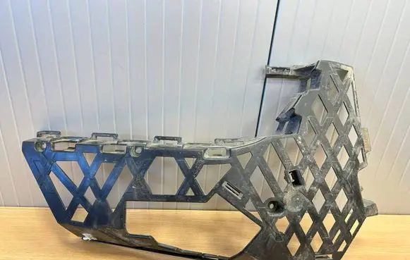 Volkswagen PASSAT B8 Front bumper mounting bracket 3G0807178