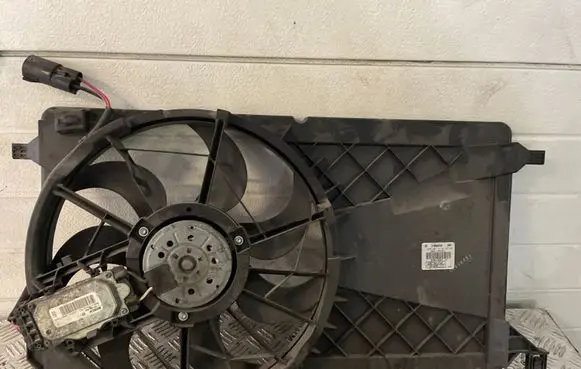 Ford Fiesta Radiator cooling fan shroud 0130307142