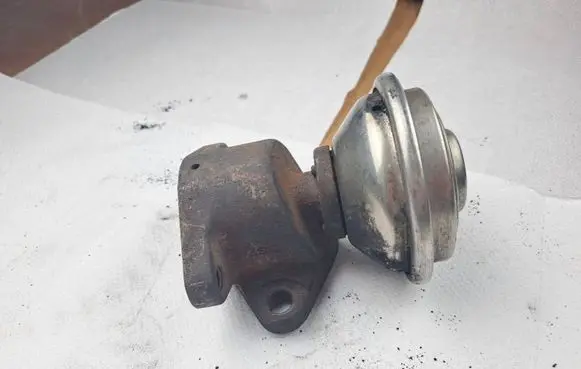 Audi A6 S6 C4 4A EGR valve 046131503A 72167504