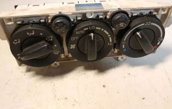 Toyota Avensis T220 Climate control unit 5590005090
