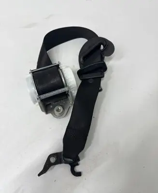 BMW 1 E81 E87 Front seatbelt 9117220