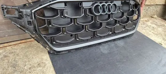 Audi Q8 Front grill