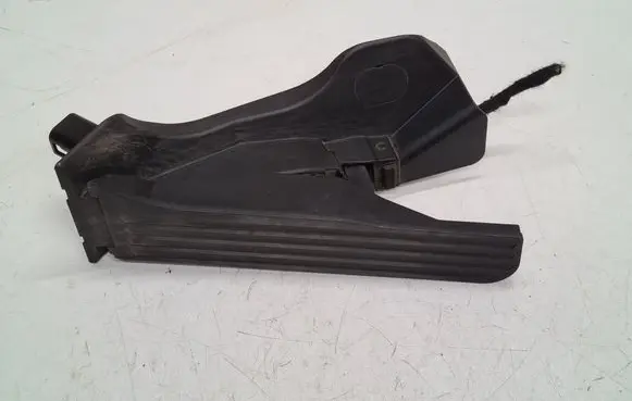 Volkswagen Tiguan Accelerator throttle pedal 1K1723503R