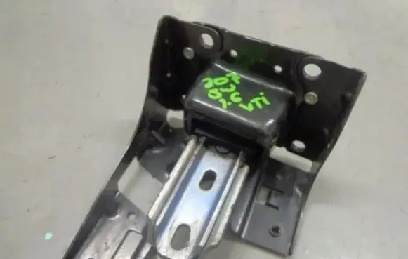 Peugeot 207 Engine mount vacuum valve 
