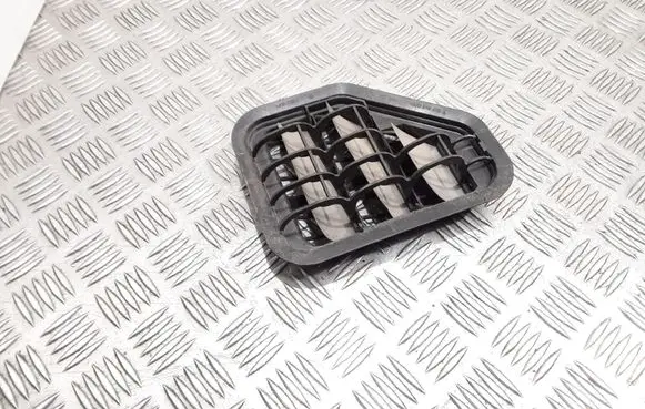 Volkswagen Golf Plus Quarter panel pressure vent 5M0819465A