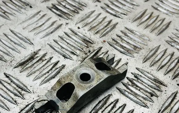 Volkswagen Golf Plus Fuel Injector clamp holder 03L216