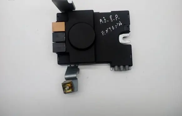 Audi A3 S3 8P Antenna control unit 8P3035225