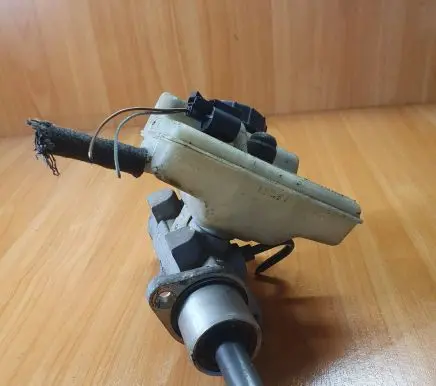Volkswagen Transporter - Caravelle T4 Master brake cylinder 7D0611303A