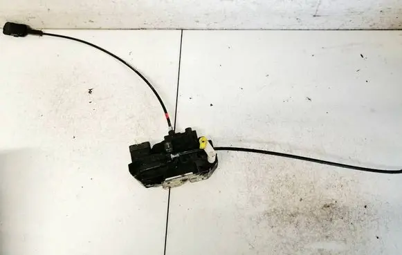 Nissan Note (E11) Front door lock