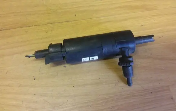 Opel Zafira B Windscreen/windshield washer pump 90508709