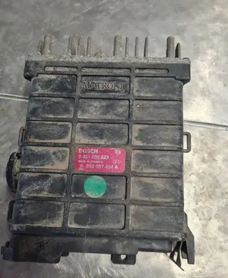 Volkswagen PASSAT B3 Engine control unit/module 0261200222 893907404A