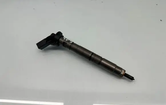 Audi A4 S4 B8 8K Fuel injector 059130277AP 0719000840 0445116008