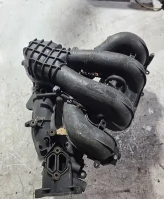 Ford Mondeo Mk III Intake manifold LF0213100