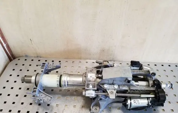 BMW 5 F10 F11 Steering wheel axle 6795342 P1078340304 P107687