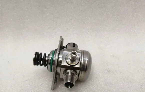 Mercedes-Benz A W177 AMG Fuel injection high pressure pump A2600700500