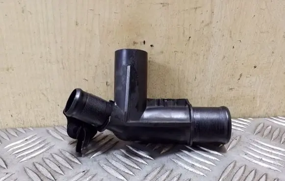 Peugeot 208 Engine coolant pipe/hose 9684589080