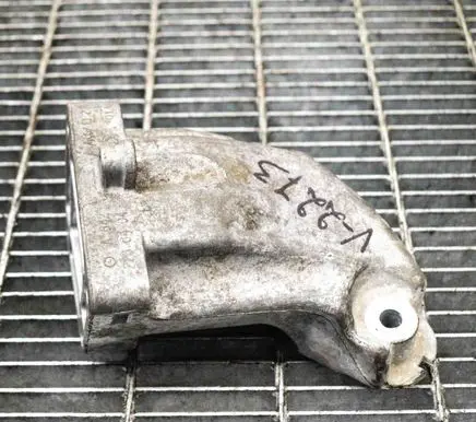 Mercedes-Benz E W212 Engine mounting bracket A6422236404