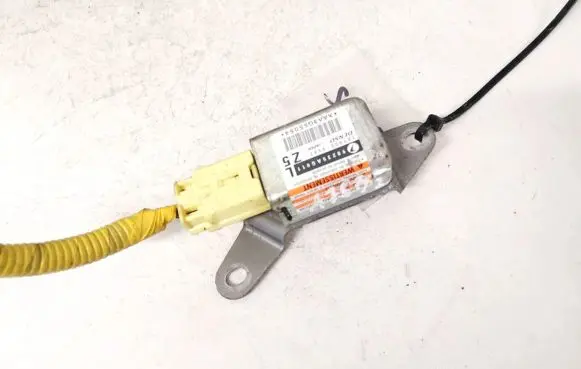 Subaru Legacy Airbag deployment crash/impact sensor 98235ag011 187900-0681