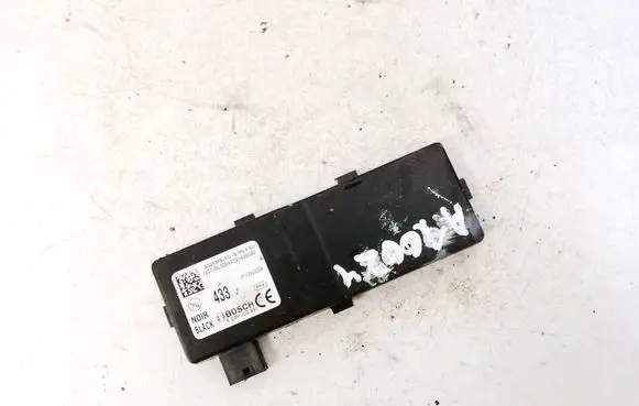 Opel Insignia A Antenna control unit 13503204 f00hj00491