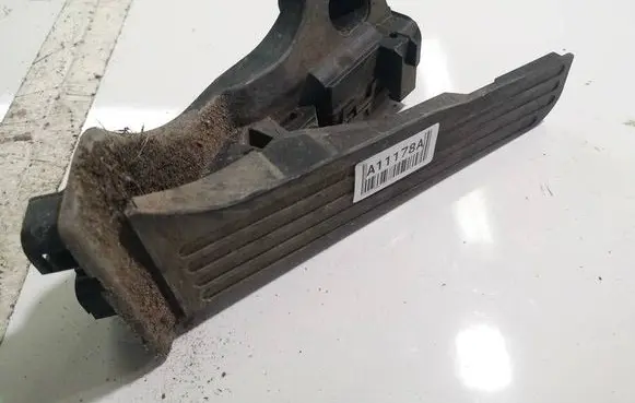 Volkswagen PASSAT CC Accelerator throttle pedal 1K1721503L