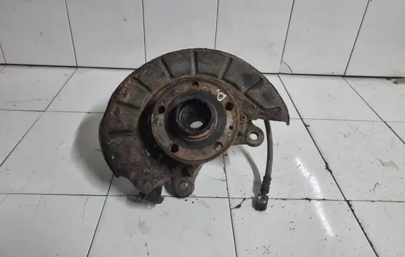 Skoda Octavia Mk2 (1Z) Front wheel hub spindle knuckle 